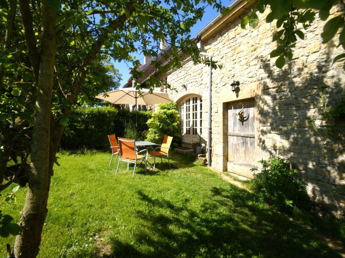 Holiday Home In Saizy With Patio Vignol Exterior photo